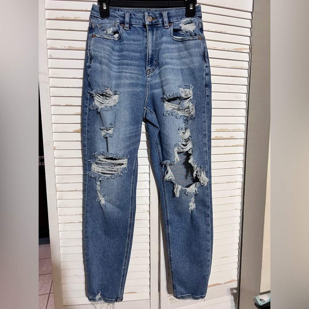 American Eagle Outfitters Distressed Light Blue Curvy Mom’s Jeans ✅Measurements